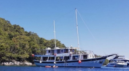 Vintage boat, sailing among Dalmatian cost.14 rooms with own wc/shower and AC