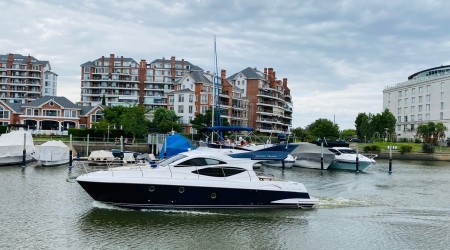 Moderno y lujoso Sport Cruiser de 46 pies para navegar por el Delta!!!