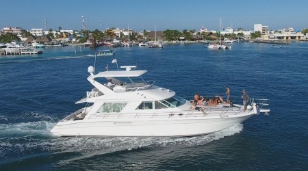 Private Yacht Full-Day Tour Cancun to Isla Mujeres