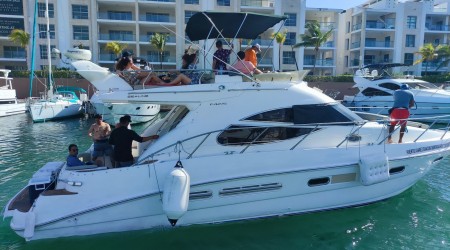 Family boat with Flybridge to visit Isla Mujeres