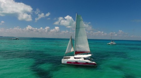 Catamaran for a party group or family to Isla Mujeres