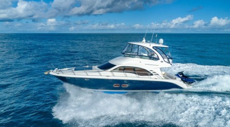 Convenient Access: Just 20 minutes away from the main island, our voyage ensures