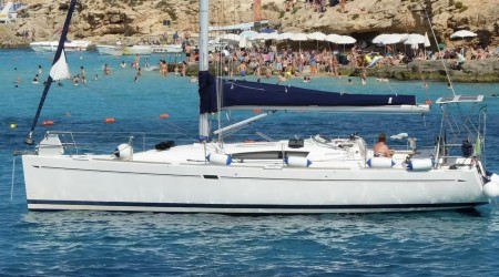 Rent a daysailer in Ta' Xbiex, Malta