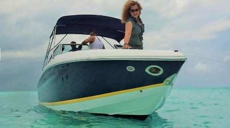 Luxury Cobalt 252 Bowrider Charter in George Town, Cayman Islands - 8 Guests