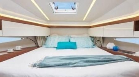 37ft Jeanneau NC Motor Yacht Rental in Côte d'Azur, France